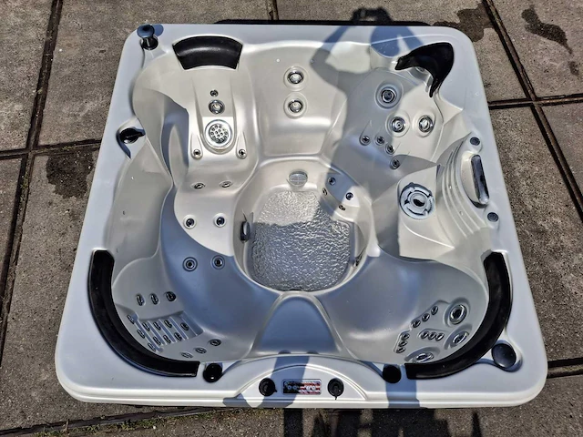 Platinum spa usa 5 persoons amerikaans jacuzzi en buitenspa - afbeelding 1 van  27