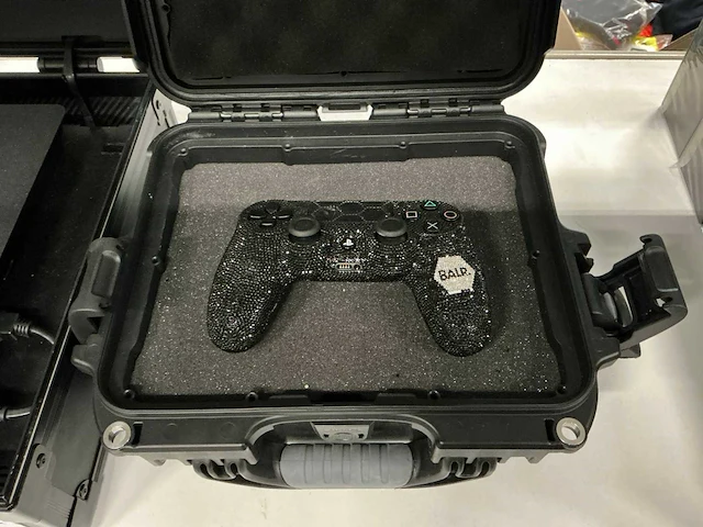 Playstation ps4 & controller (2x) - afbeelding 2 van  5