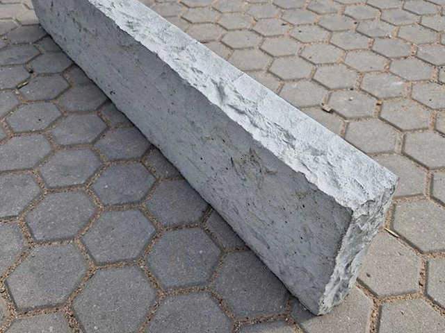 Plaza boordstenen van beton (ca. 31 stuks) - afbeelding 2 van  2