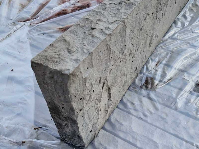 Plaza boordstenen van beton (ca. 45 stuks) - afbeelding 2 van  3