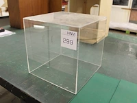 Plexiglas showkubus. afmeting 30 x 30 x 30 cm. - afbeelding 1 van  1