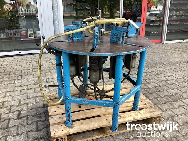 Pneumatische 6 voudige opspantafel - afbeelding 3 van  8