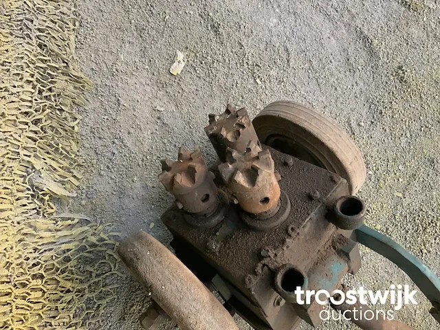 Pneumatische bouchadeermachine - afbeelding 3 van  3