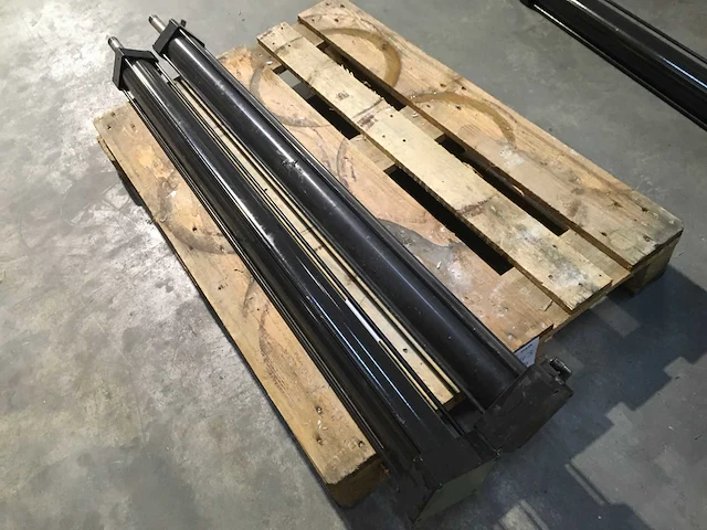 Pneumatische cilinder (2x) - afbeelding 1 van  3