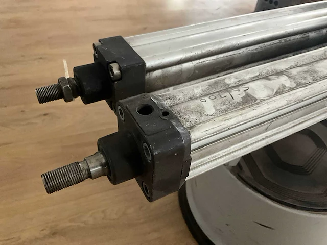 Pneumatische cilinder (2x) - afbeelding 2 van  4