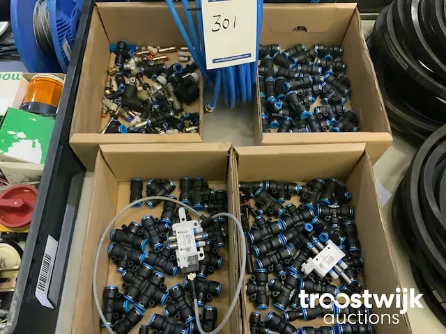 Pneumatische koppelingen en 2 drukregelaars - afbeelding 3 van  3