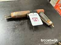 Pneumatische naaldbikhamer