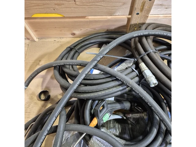 Pneumatische spuiten en drukmeters, o.a. atlas copco - afbeelding 4 van  7