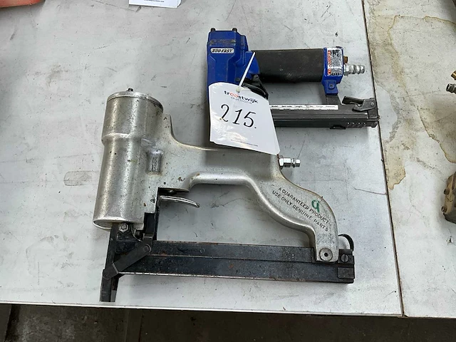 Pneumatische tacker (2x) - afbeelding 1 van  5