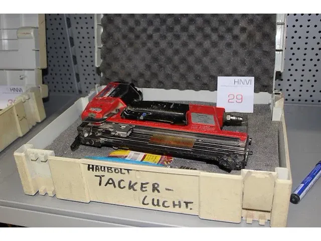 Pneumatische tacker haubold type pn 5035 v/b in stapelbare kunststoffen koffer. - afbeelding 1 van  2