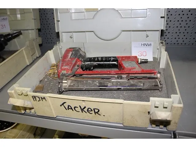 Pneumatische tacker haubold type skn 40v/16 in stapelbare kunststoffen koffer - afbeelding 1 van  2