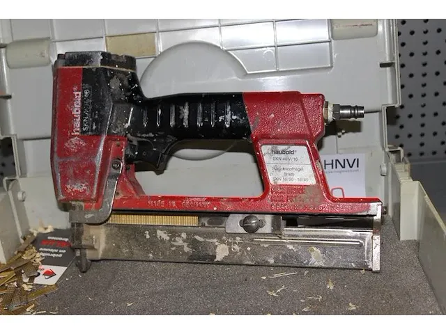 Pneumatische tacker haubold type skn 40v/16 in stapelbare kunststoffen koffer - afbeelding 2 van  2