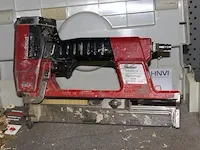 Pneumatische tacker haubold type skn 40v/16 in stapelbare kunststoffen koffer - afbeelding 2 van  2