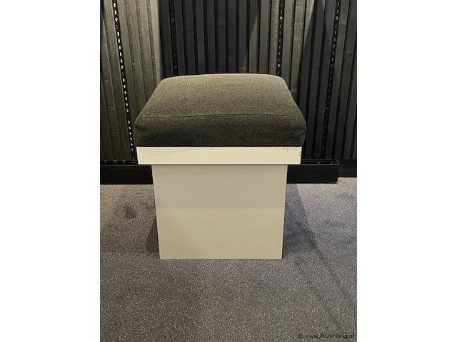 Poef - 50x50x50cm - afbeelding 2 van  3