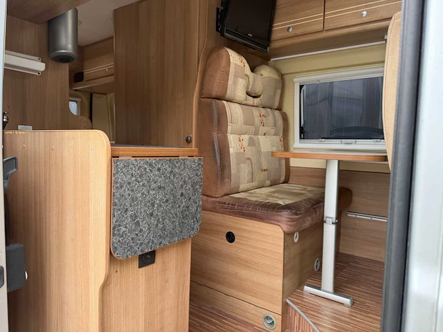 Poessl - globescout - buscamper - camper - 2009 - afbeelding 14 van  60