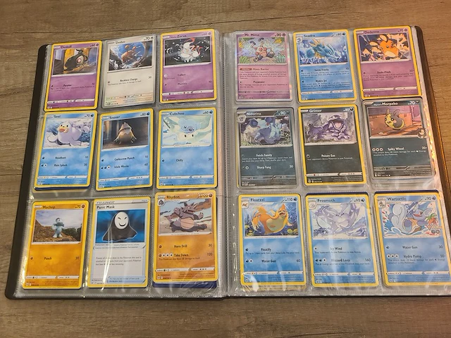 Pokémon collectie met vele kaarten en accessoires van pokémon + zeldzame japanse eevee kaart - afbeelding 7 van  22