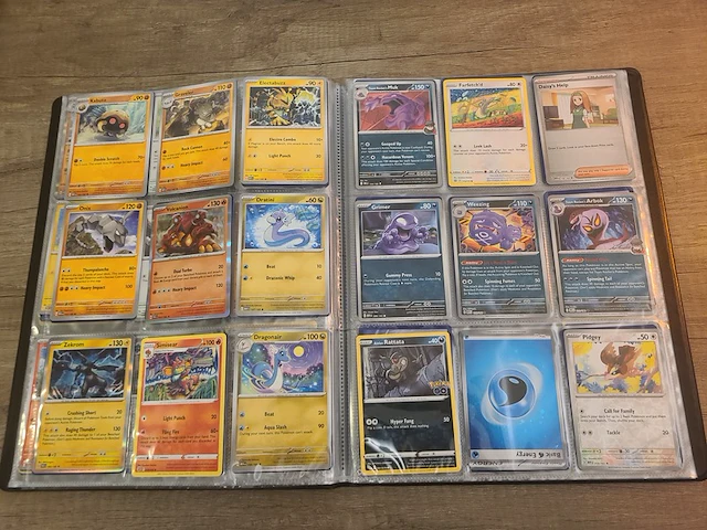 Pokémon collectie met vele kaarten en accessoires van pokémon + zeldzame japanse eevee kaart - afbeelding 9 van  22