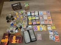 Pokémon collectie met vele kaarten en accessoires van pokémon + zeldzame japanse eevee kaart - afbeelding 1 van  22