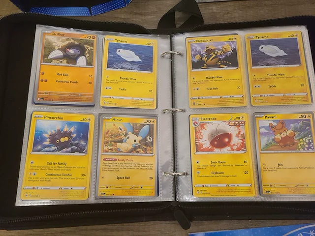 Pokémon map met zeldzame kaarten + accessoires - afbeelding 19 van  60
