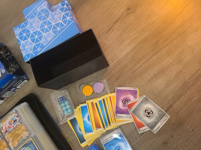 Pokémon map met zeldzame kaarten + accessoires - afbeelding 12 van  60