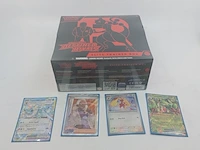 Pokémon trainer box en 4 losse kaarten - afbeelding 1 van  8
