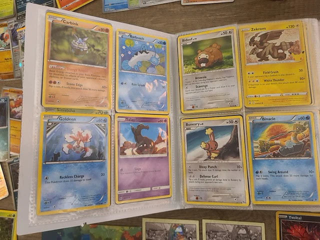 Pokémon verzameling met o.a. oude kaarten en gevulde map + accessoires - afbeelding 4 van  39