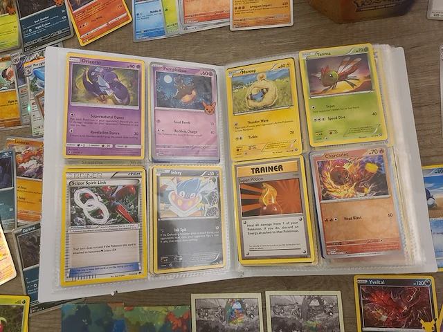 Pokémon verzameling met o.a. oude kaarten en gevulde map + accessoires - afbeelding 5 van  39