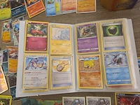 Pokémon verzameling met o.a. oude kaarten en gevulde map + accessoires - afbeelding 6 van  39