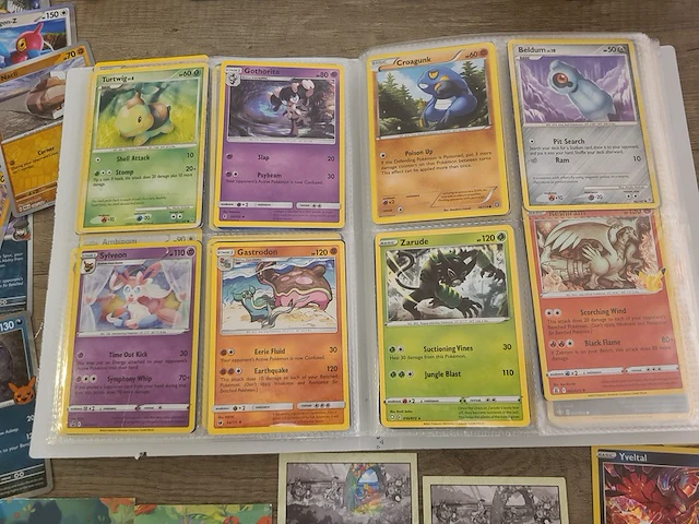 Pokémon verzameling met o.a. oude kaarten en gevulde map + accessoires - afbeelding 8 van  39