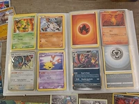 Pokémon verzameling met o.a. oude kaarten en gevulde map + accessoires - afbeelding 9 van  39