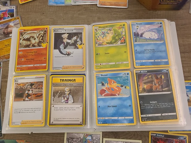Pokémon verzameling met o.a. oude kaarten en gevulde map + accessoires - afbeelding 10 van  39