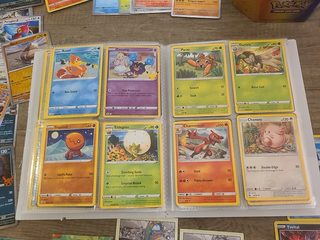 Pokémon verzameling met o.a. oude kaarten en gevulde map + accessoires - afbeelding 18 van  39