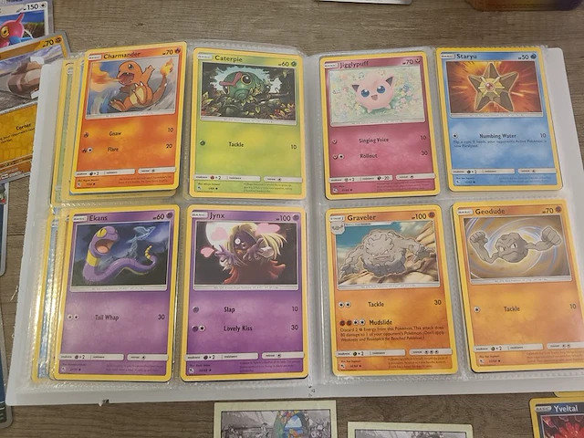Pokémon verzameling met o.a. oude kaarten en gevulde map + accessoires - afbeelding 19 van  39