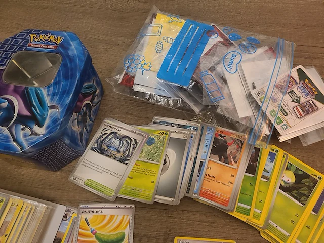 Pokémon verzameling met o.a. oude kaarten en gevulde map + accessoires - afbeelding 12 van  39