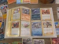 Pokémon verzameling met o.a. oude kaarten en gevulde map + accessoires - afbeelding 25 van  39