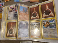 Pokémon verzameling met o.a. oude kaarten en gevulde map + accessoires - afbeelding 29 van  39
