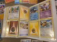 Pokémon verzameling met o.a. oude kaarten en gevulde map + accessoires - afbeelding 30 van  39