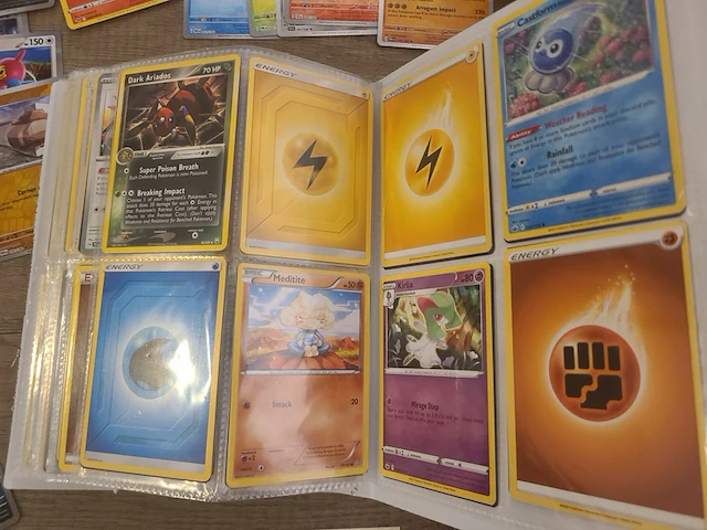 Pokémon verzameling met o.a. oude kaarten en gevulde map + accessoires - afbeelding 31 van  39