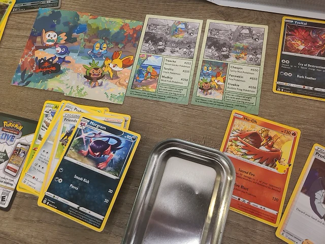 Pokémon verzameling met o.a. oude kaarten en gevulde map + accessoires - afbeelding 35 van  39
