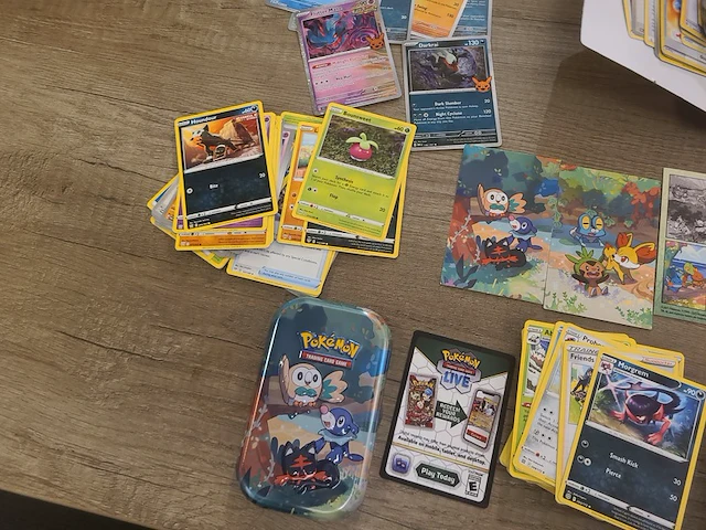 Pokémon verzameling met o.a. oude kaarten en gevulde map + accessoires - afbeelding 37 van  39