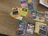 Pokémon verzameling met o.a. oude kaarten en gevulde map + accessoires - afbeelding 37 van  39