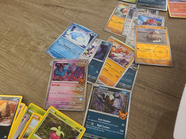 Pokémon verzameling met o.a. oude kaarten en gevulde map + accessoires - afbeelding 38 van  39