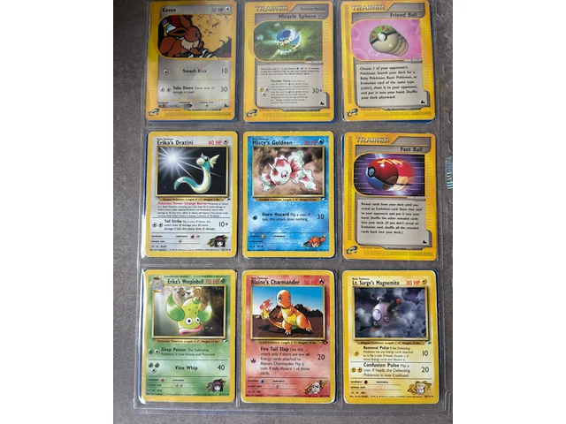 Pokemon vintage kaarten met o.a 1999 charizard holo - afbeelding 2 van  17