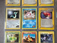 Pokemon vintage kaarten met o.a 1999 charizard holo - afbeelding 2 van  17