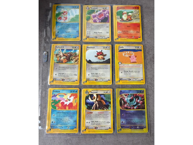 Pokemon vintage kaarten met o.a 1999 charizard holo - afbeelding 5 van  17