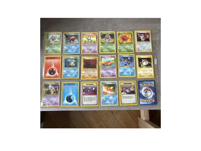 Pokemon vintage kaarten met o.a 1999 charizard holo - afbeelding 6 van  17