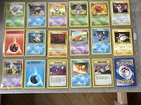 Pokemon vintage kaarten met o.a 1999 charizard holo - afbeelding 6 van  17