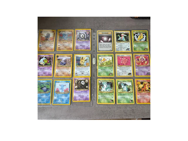 Pokemon vintage kaarten met o.a 1999 charizard holo - afbeelding 7 van  17