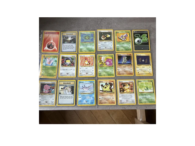 Pokemon vintage kaarten met o.a 1999 charizard holo - afbeelding 8 van  17