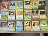 Pokemon vintage kaarten met o.a 1999 charizard holo - afbeelding 8 van  17